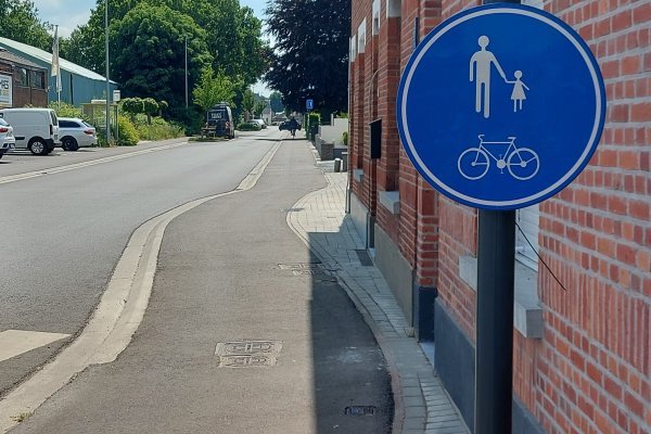 Verkeersbord voorbehouden pad voor fietsers en voetgangers