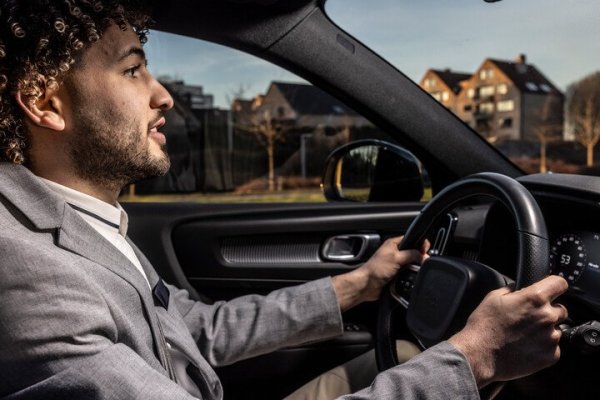 geconcentreerde autobestuurder