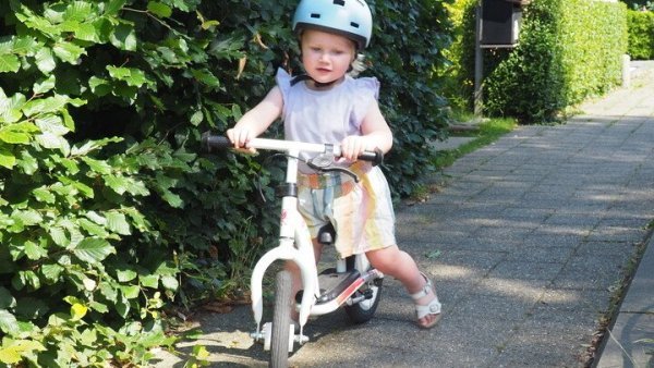 kind op loopfiets