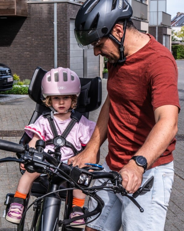 fietsstoeltje met hoofdbescherming