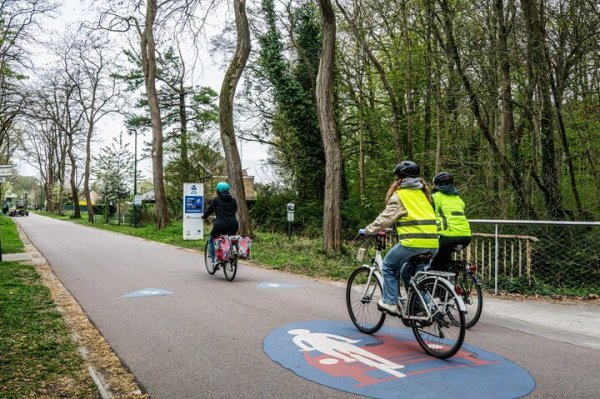 2 fietsers in een fietszone