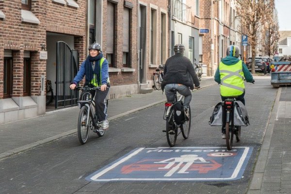 fietsers in een fietszone