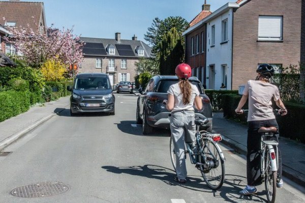 fietsers verlenen auto voorrang